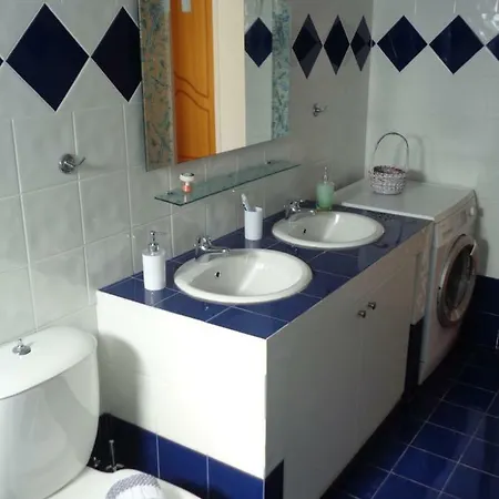 Melissani House * كارافوميلوس